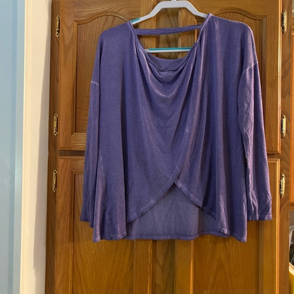 Cute Yoga Top - Picture 2 of 3